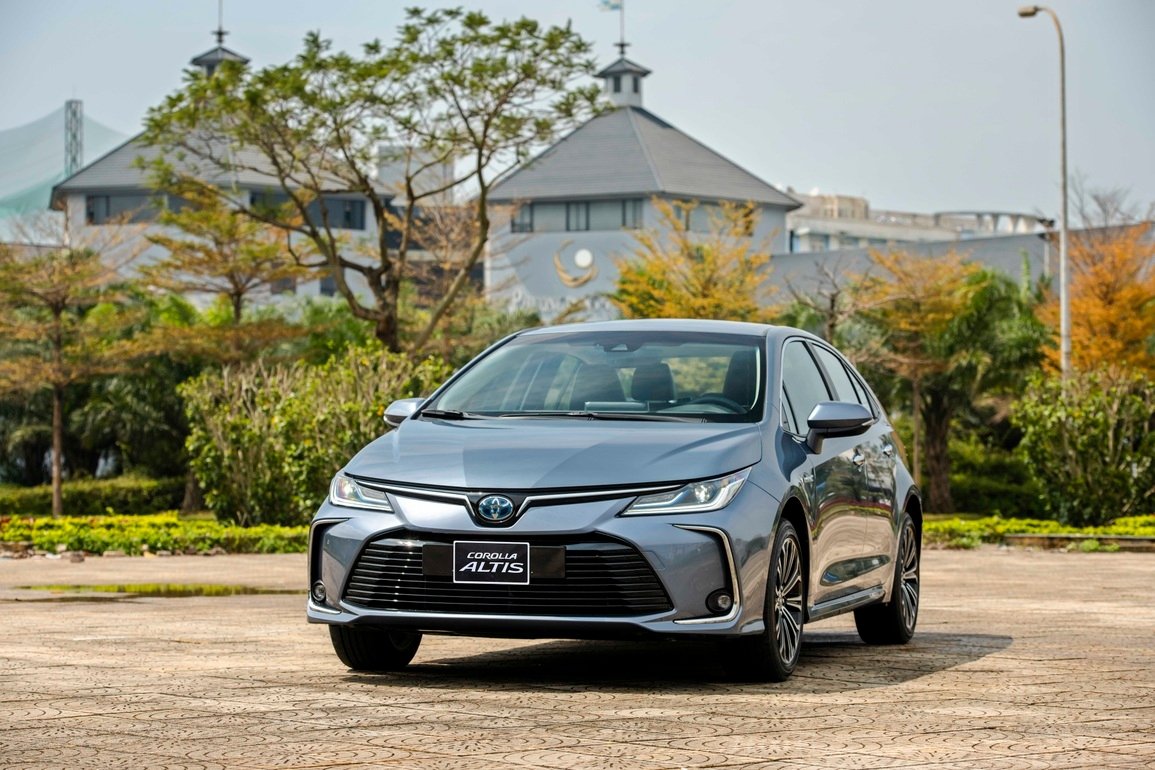 Corolla Altis 2022 version has a hybrid engine, the highest price is 868 million VND